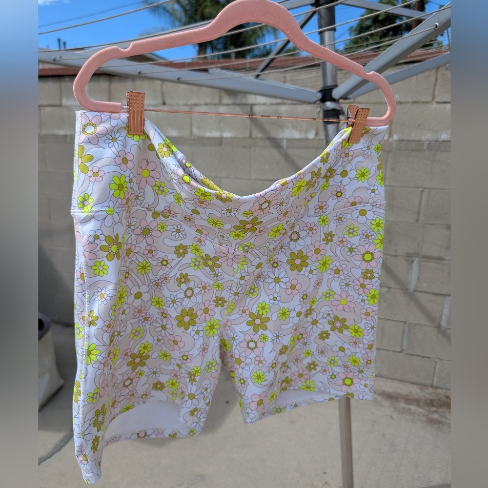 Fabletics Powerhold Retro Floral Activewear Set Sports Bra & Shorts Plus Size 3X - Picture 4 of 13